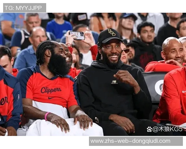 快船与篮网激战正酣NBA赛场精彩对决引发球迷热议